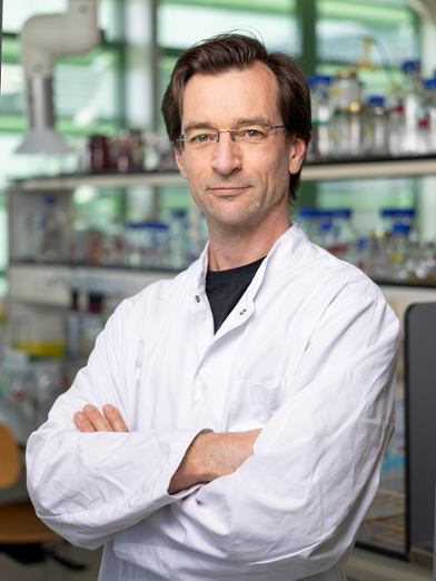 Dr S. Lücker (Sebastian)