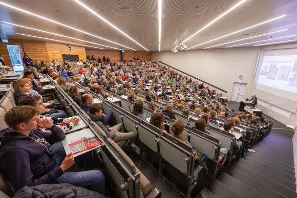 Een collegezaal tijdens de Bachelor Open Dag 2021