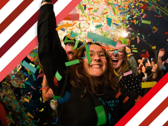 Studenten feesten tijdens de introductie van de Radboud Universiteit