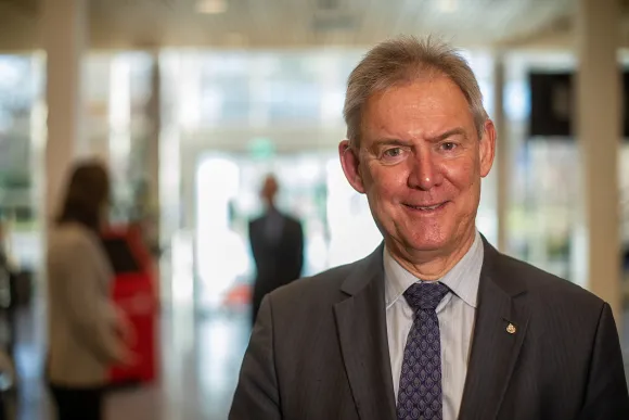 Portretfoto van rector Han van Krieken