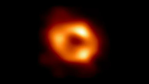Eerste foto van Sagittarius A*, het zwarte gat in de Melkweg