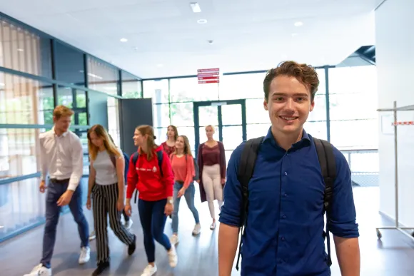 Studenten op de campus
