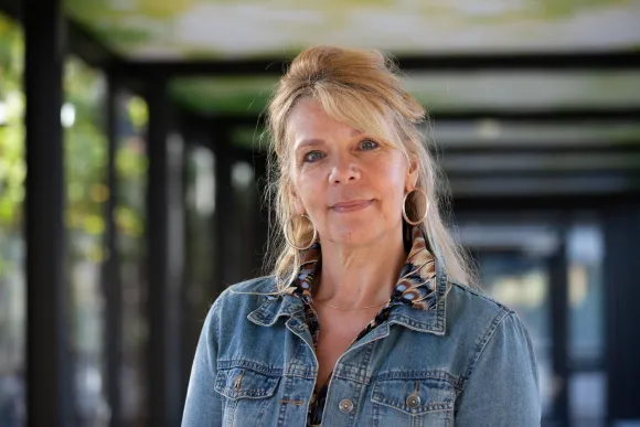 Portret Sylvia van der Weerden Liggend