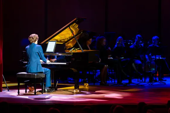 Pianostuk Dies