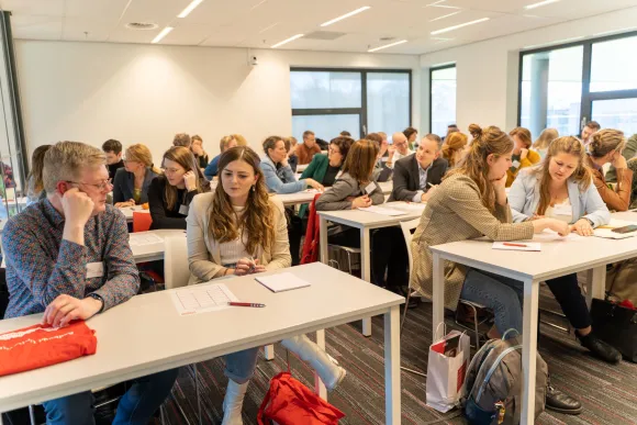 Klas vol cursisten