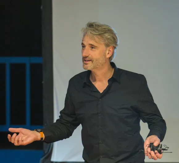 Henk van Houtum aan het woord