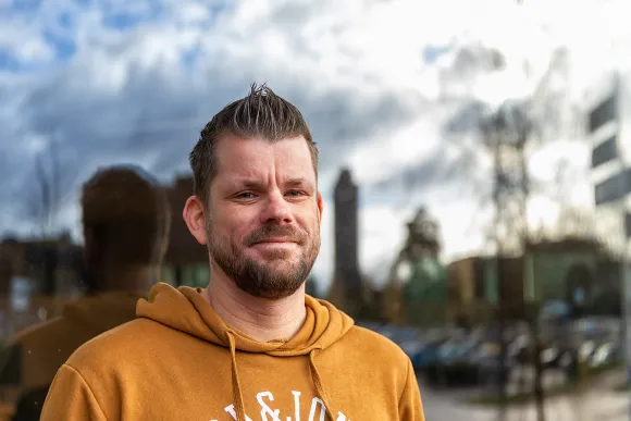 Een portretfoto van Remy Kuster