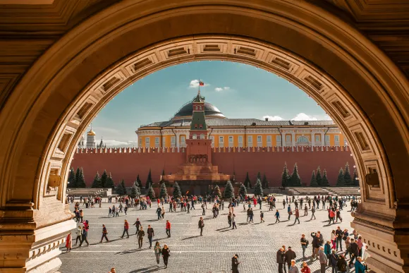 Doorkijkje naar een plein in Rusland