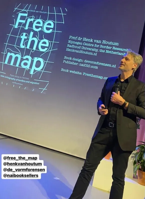 Henk bij publicatie boek Free the map