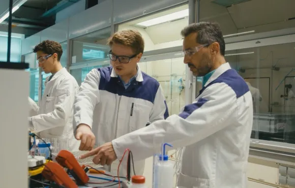 Dr. Daniel Blanco Ania with student in lab