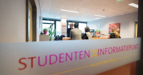 de balie van het Studenten Informatiepunt Letteren