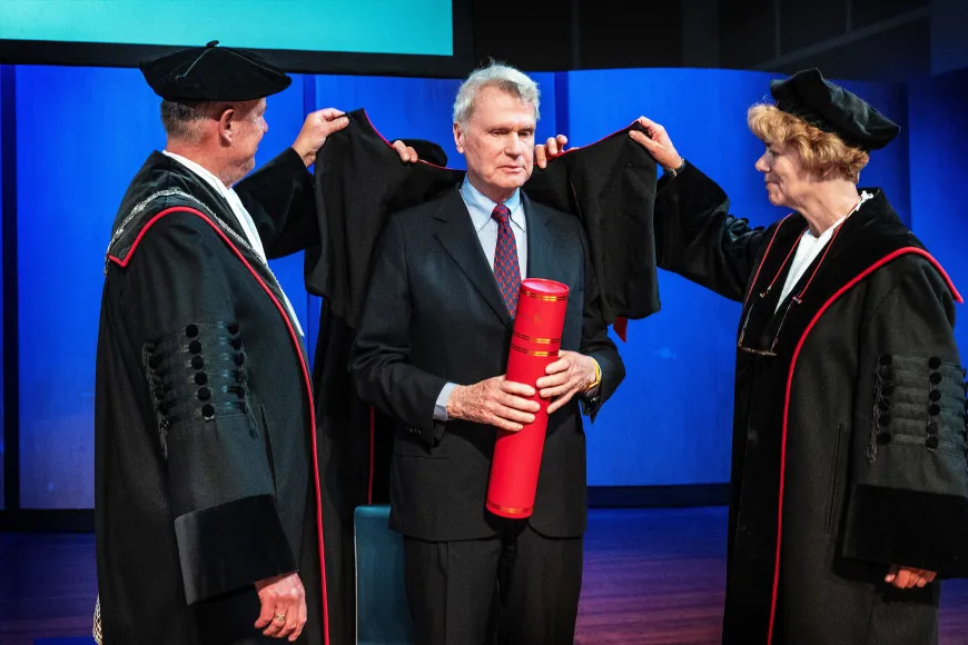 Uitreiking eredoctoraat Adriaan van Dis