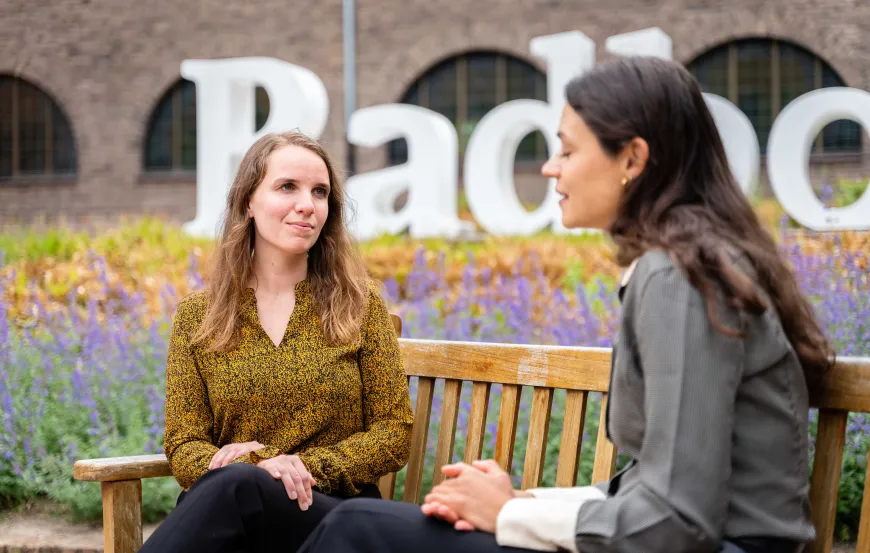 A photo of Sterre Jacobs talking to a colleague