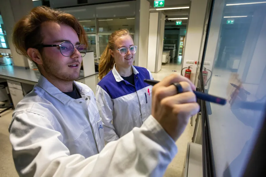 Studenten in Molecular Life Sciences laboratorium