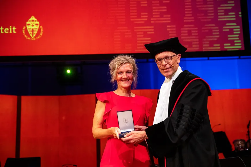 Universiteitspenning Brons Bianca van Oijen