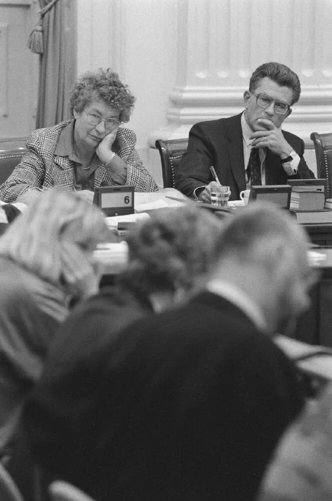 Minderhedenbeleid Tweede Kamer minister van Dijk en Ginjaar Maas