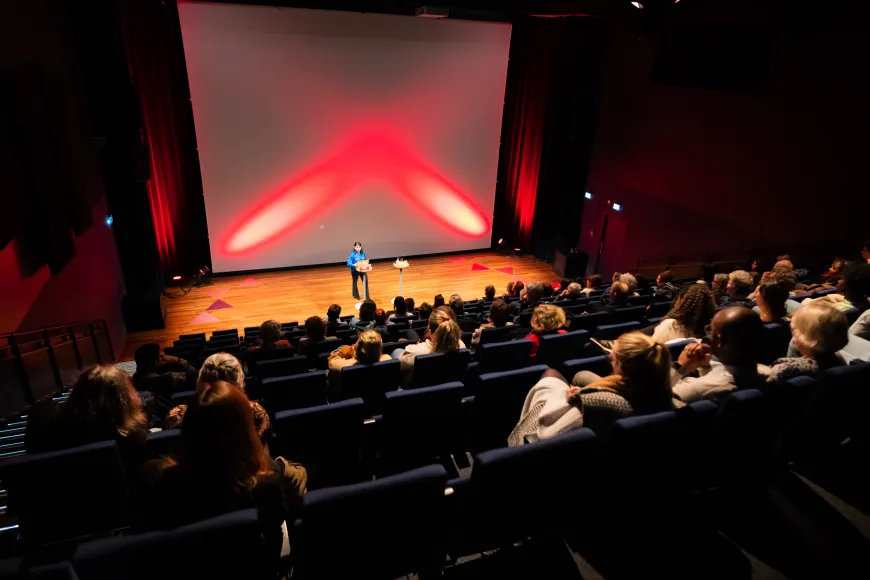 Zaal LUX Broker - Foto Ramon Tjan