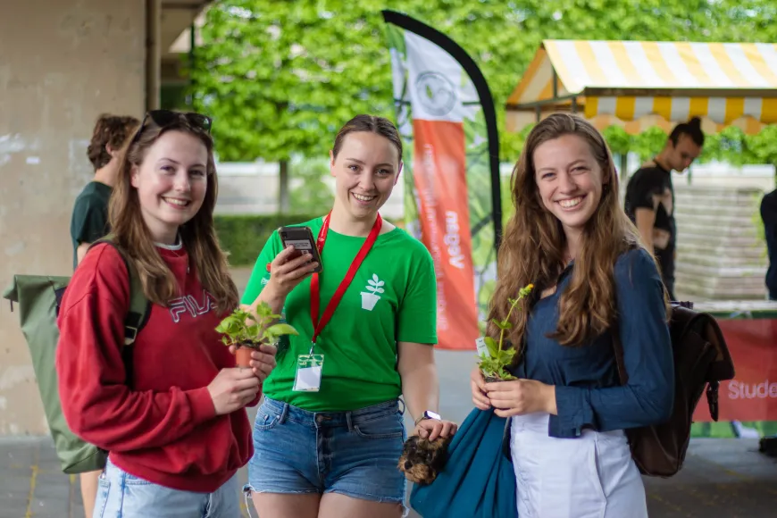 Studenten op de campus