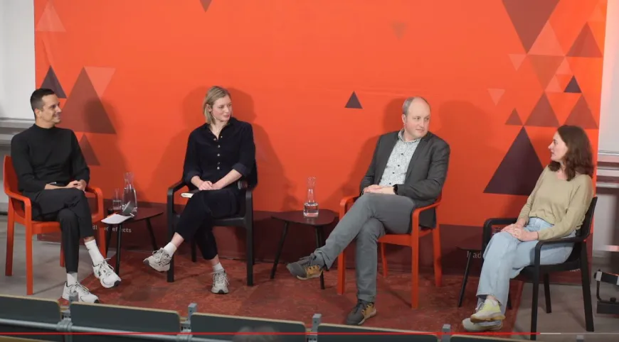 Nort Vlemmix, Rianne Riemens, Bernard van Gastel en Elize de Mul in gesprek tijdens het programma Digitale voetafdruk