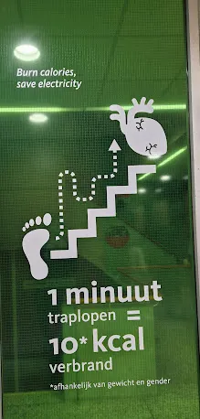 Deursticker voor promotie met opschrift 'Burn calories, save electricity'