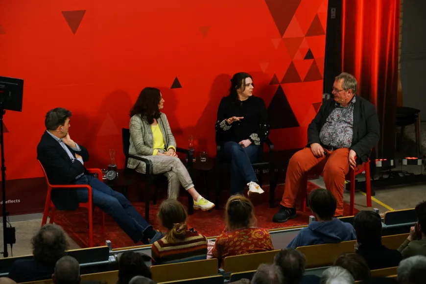 Jan Bransen, Elize de Mul, Riyan van den Born en Cees Leijenhorst in gesprek