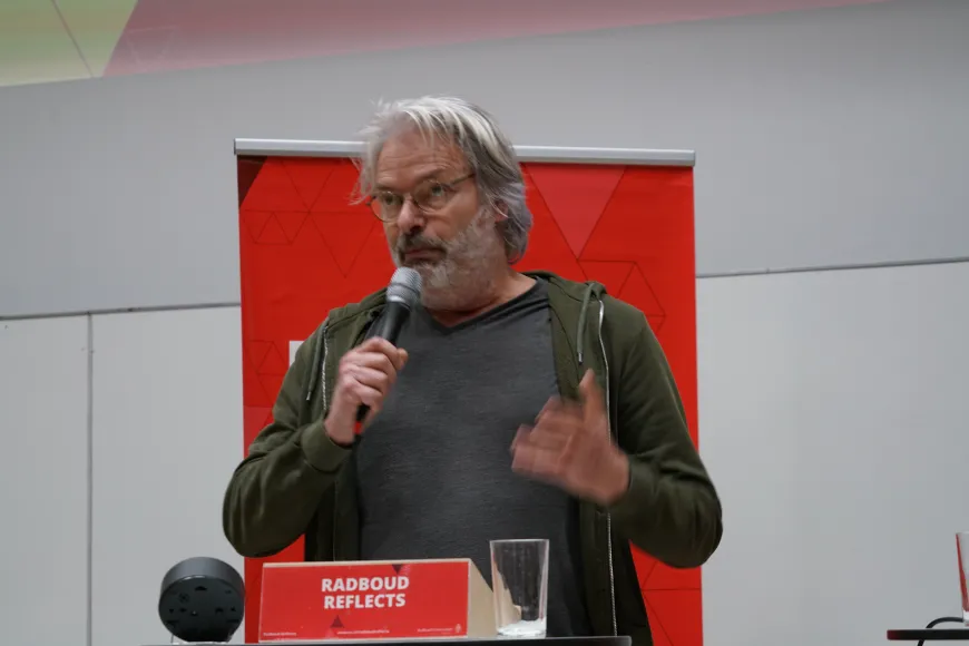 Peter van der Heiden leest een column voor