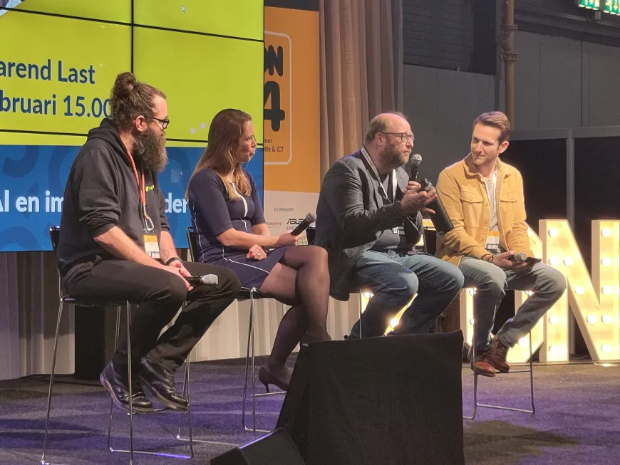 Het discussiepanel met v.l.n.r. Jan-Wolter Smit, Carla Haelermans, Wietse van Bruggen en Barend Last