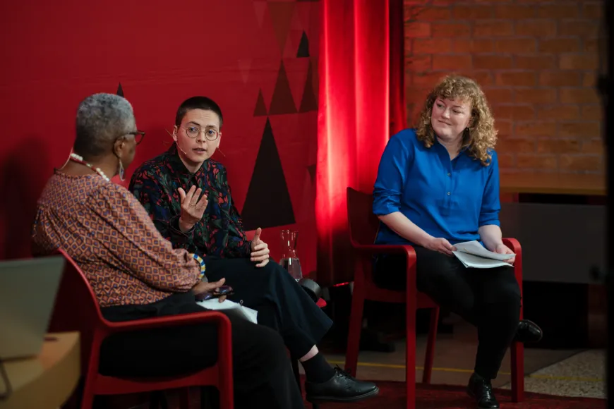 Rose Mary Allen, Justine Bakker en Katrine Smiet bij De impact van slavernij op de voormalige Nederlandse Antillen