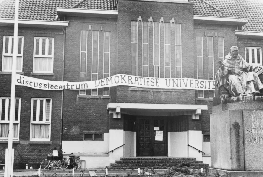 De aula tijdens studentenprotesten in de jaren zestig