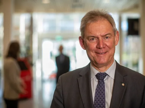 Portretfoto van rector Han van Krieken