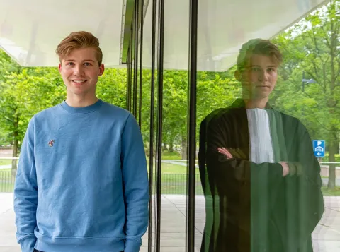 Afbeelding van student Rechtsgeleerdheid bij het Grotiusgebouw