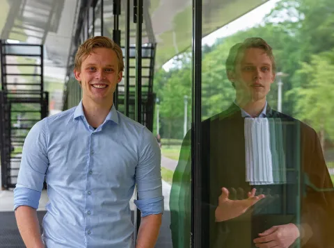 Afbeelding van student Rechtsgeleerdheid bij het Grotiusgebouw