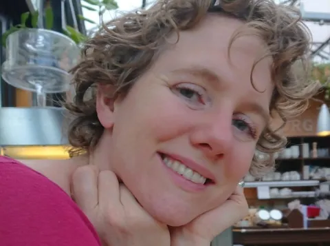 Portretfoto Esther Aarts