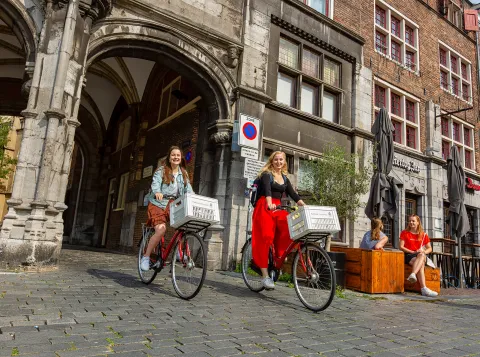 Two students biking in Nijmegen