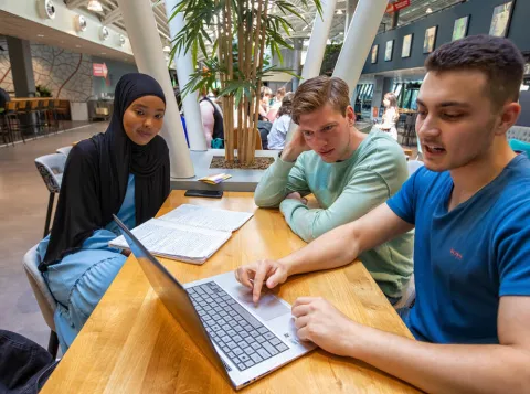 Students in campus restaurant De Refter