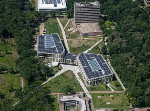 Zonnepanelen op het Maria Montessorigebouw