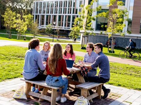 Persons in conversation Radboud Honours Academy