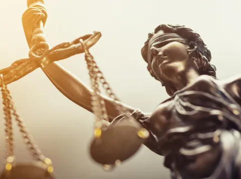 Het standbeeld van Justitie symbool, afbeelding concept juridisch recht concept