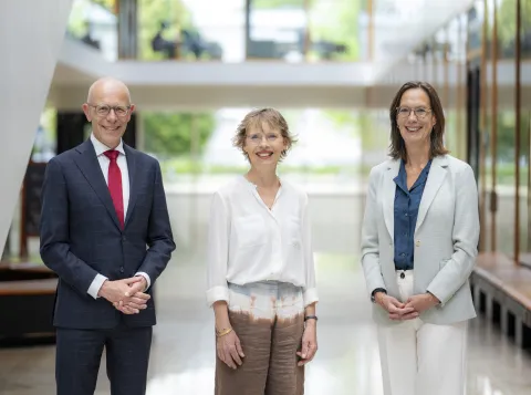 Het college van bestuur van de Radboud Universiteit bestaat uit José Sanders (rector magnificus), Daniël Wigboldus (voorzitter) en Agnes Muskens (vicevoorzitter)