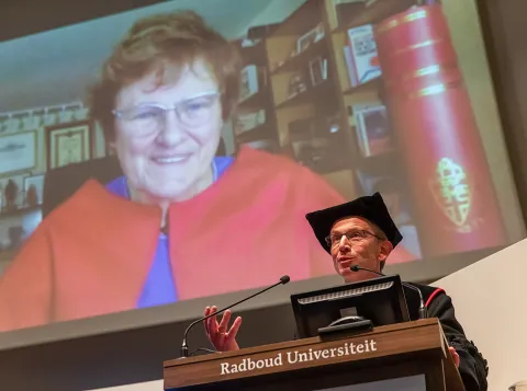 Katalin Karikó receives Honorary Doctorate from Floris Rutjes