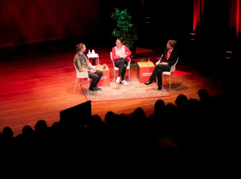 Nik Linders, Liesbeth Jansen en Marloes Hülsken - Foto Ramon Tjan