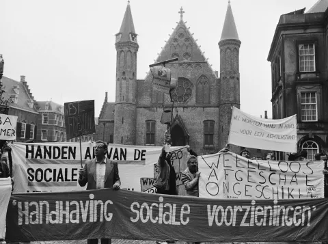 Demonstratie van het landelijk WAO Comité op het Binnenhof, 1982