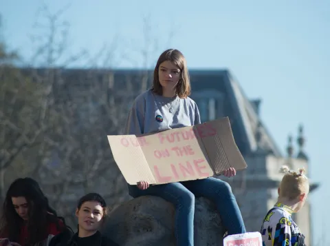 Persoon tijdens een demonstratie
