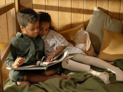 reading children