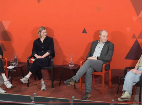 Nort Vlemmix, Rianne Riemens, Bernard van Gastel en Elize de Mul in gesprek tijdens het programma Digitale voetafdruk