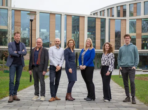 Faculteitsbestuur Faculteit der Sociale Wetenschappen voor het Maria Montessorigebouw
