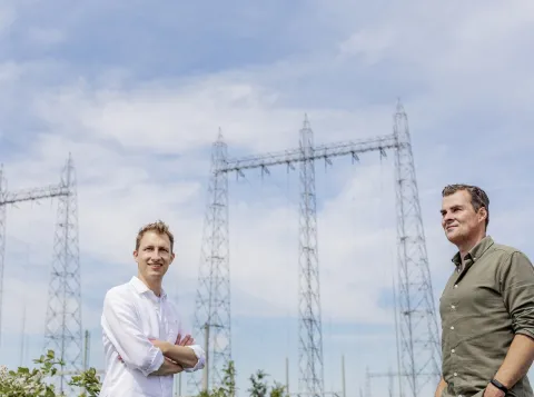 Martijn en Henk bij elektriciteitscentrale