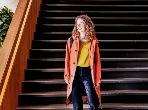 Portret klinisch psycholoog op de trap