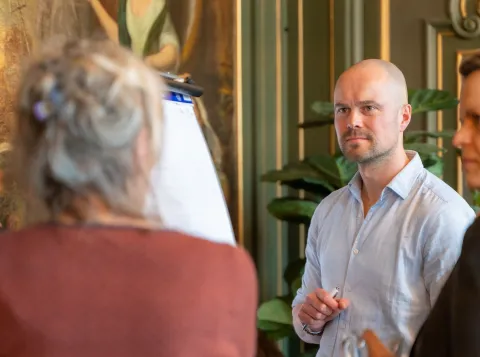 Professionals tijdens netwerkborrel