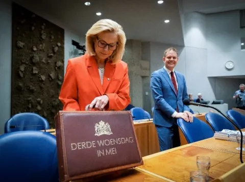 Minister van Financiën Sigrid Kaag en president van de Algemene Rekenkamer Ewout Irrgang tijdens Verantwoordingsdag 2023. Foto: Martijn Beekman
